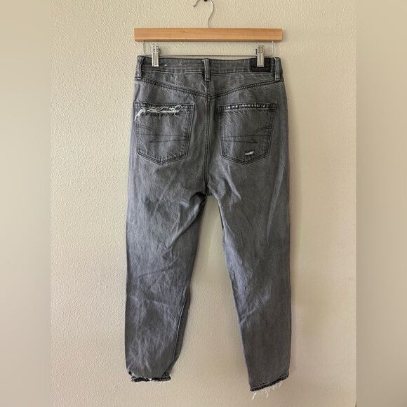 American Eagle Distressed Mom Jean High Waist Grey Wash Denim Tapered Size 6 - Picture 4 of 6